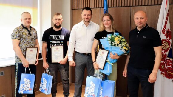 Новини з регіонів. В Черкасах нагородили чемпіонку Європи Тетяну Довгаль та її тренерів