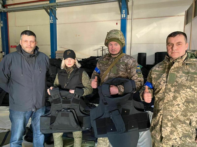 Допомога від ФБУ: дві сотні бронежилетів для військових Київщини