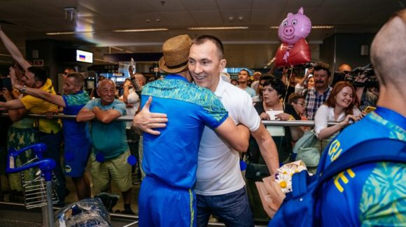 Фотозвіт: Як боксурську збірну зутсрічали на Батьківщині