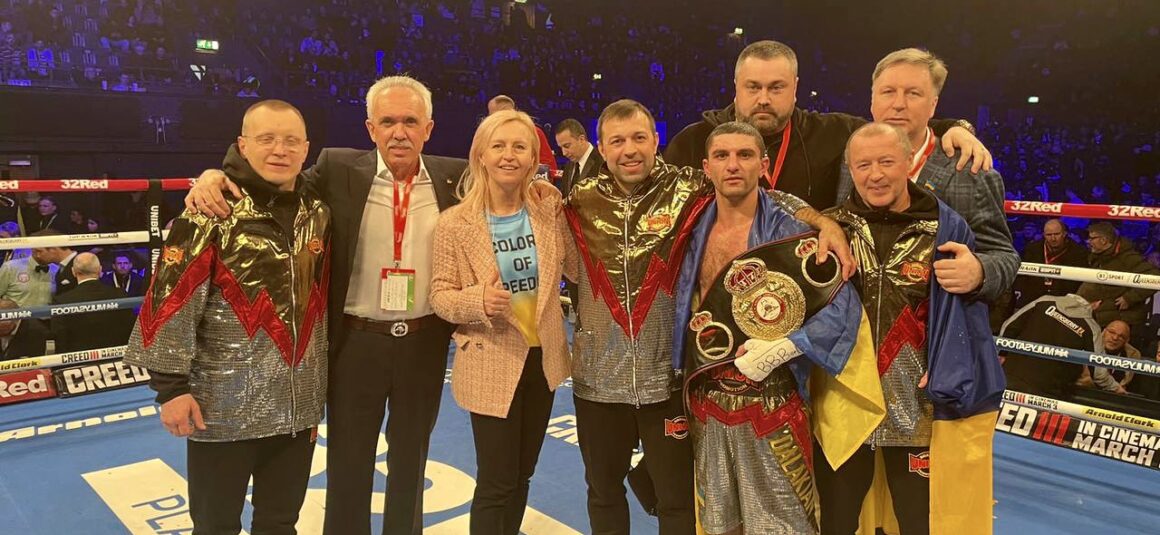 Чемпіон світу за версією WBA у найлегшій вазі Артем Далакян захистив свій титул перемігши одноголосним рішенням суддів у поєдинку проти Давіда Хіменеза.