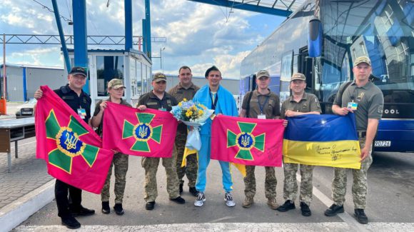 Олександра Хижняка зустріли прикордонні служби України після повернення на батьківщину із «золотом» Європейських ігор